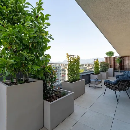 Mohost Valcom - Skyline Penthouse Escape