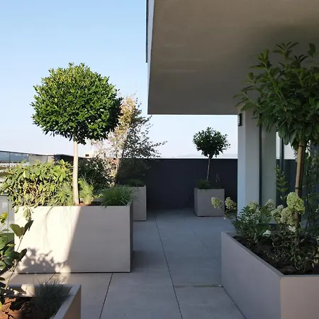 Mohost Valcom - Skyline Penthouse Escape