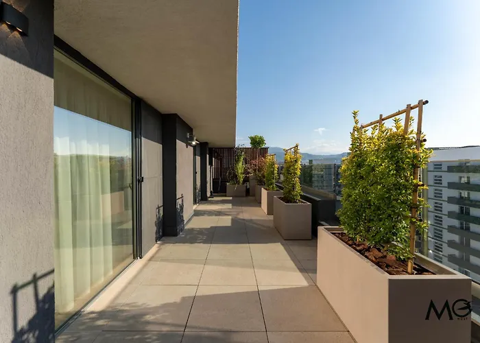 Mohost Valcom - Skyline Penthouse Escape Apartman