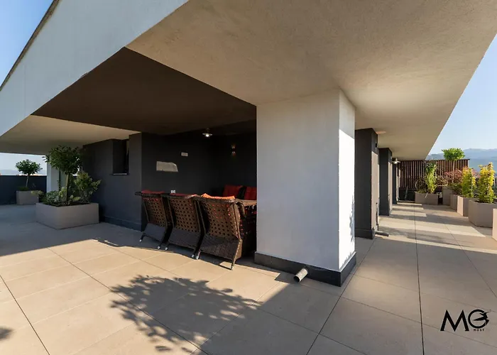 Mohost Valcom - Skyline Penthouse Escape Apartman